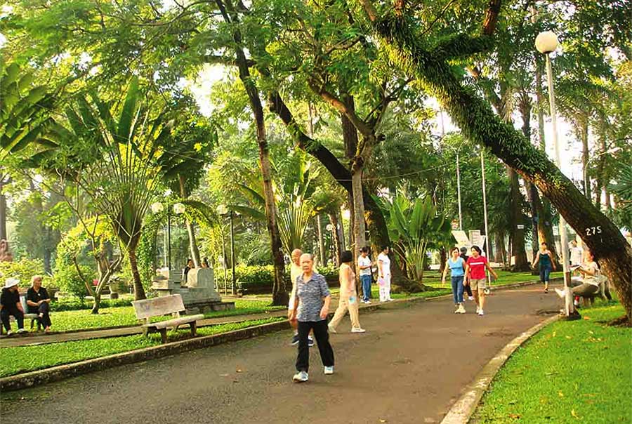 bị đau khớp gối có nên đi bộ hay chạy bộ