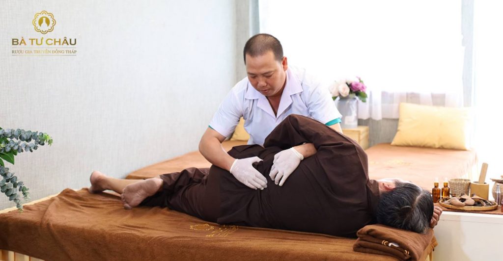 Điều trị đau thần kinh tọa bằng phương pháp bấm huyệt
